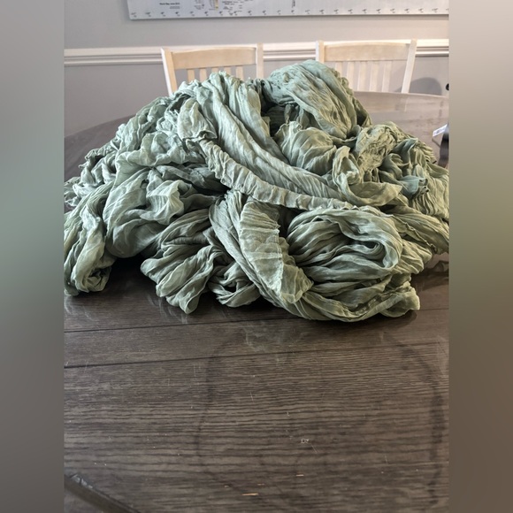 12 Green Crinkled Fabric Runner - Picture 4 of 4